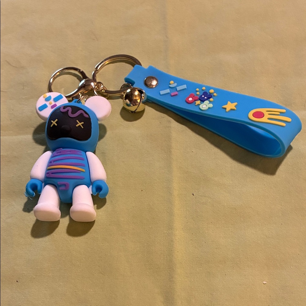 NWOT-Blue and White Blue Bead with Keychain